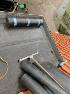 Vernieuwen dakbedekking-bitumen dakkapel